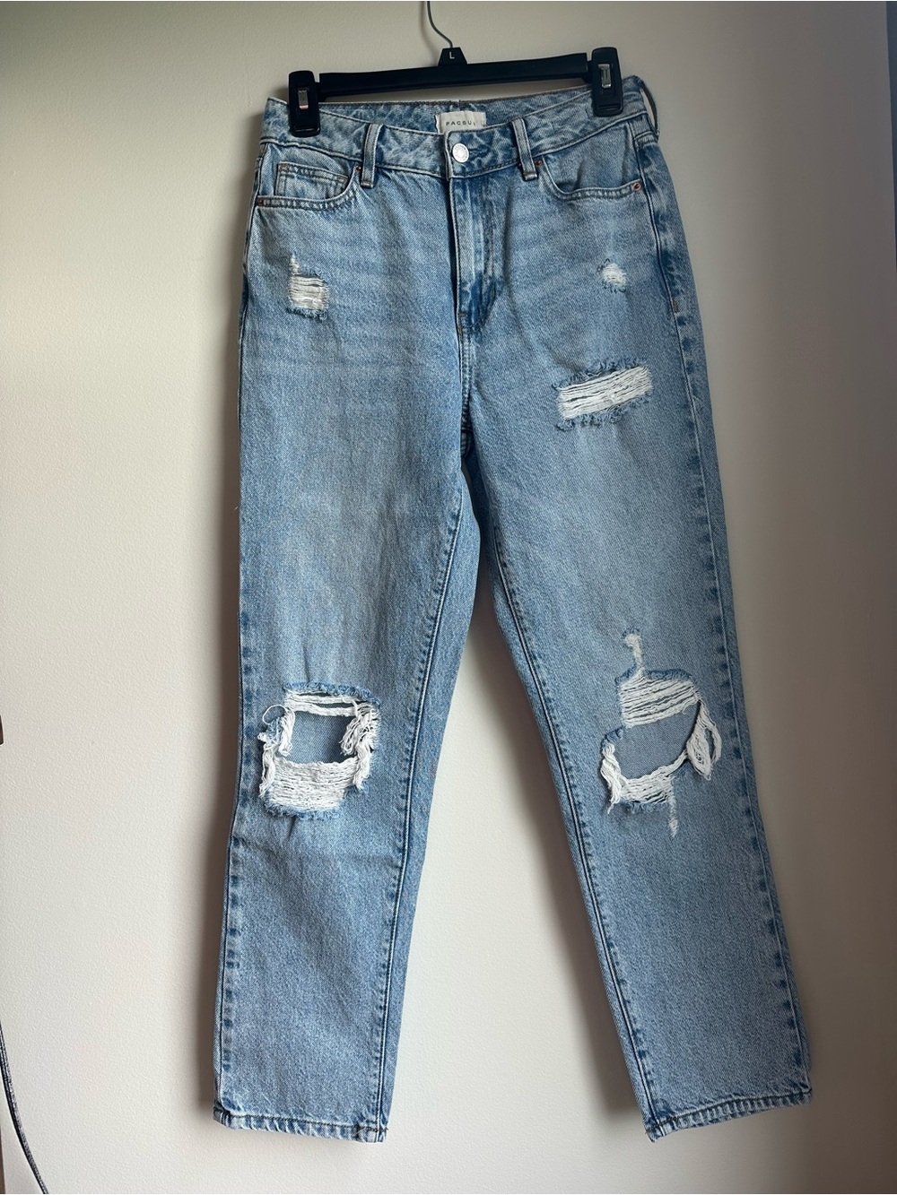 Pacsun Light wash Distressed mom Jean 25